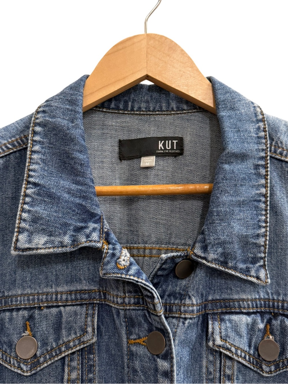KUT From the Kloth Classic Denim Trucker Jacket Medium Wash Size M KJ0062M - Picture 3 of 11